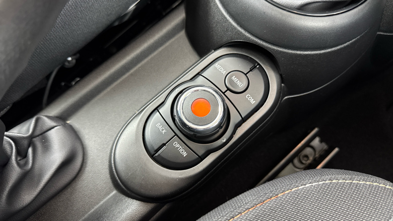 MINI Hatchback 1.5 Cooper Classic II 3dr [Comfort Pack] Petrol Hatchback